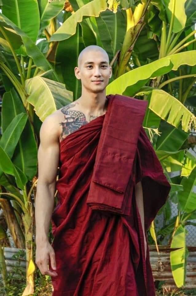 khinekhine6197's tweet photo. #PaingTakhon, a famous celebrity in and out of Myanmar, was abducted around 5 am today by 8 military trucks while he was back in Yangon due to his serious health conditions. He was listed warrant for his highly vocal anti-coup activities.
#WhatsHappeningInMyanmar #Apr8Coup https://t.co/ci9ERJhBCT