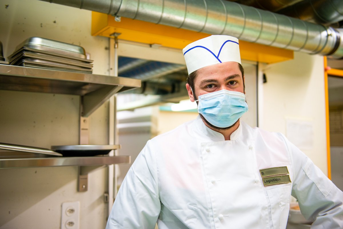 PCiVD's tweet photo. Benjamin a effectué il y a quelques semaines son stage pratique pour devenir chef de cuisine au sein de la #PCiVD. Cette formation lui a permis de comprendre la conduite de groupe et d'expérimenter le rôle de chef, une plus-value certaine pour sa vie professionnelle! https://t.co/641z87f3KJ