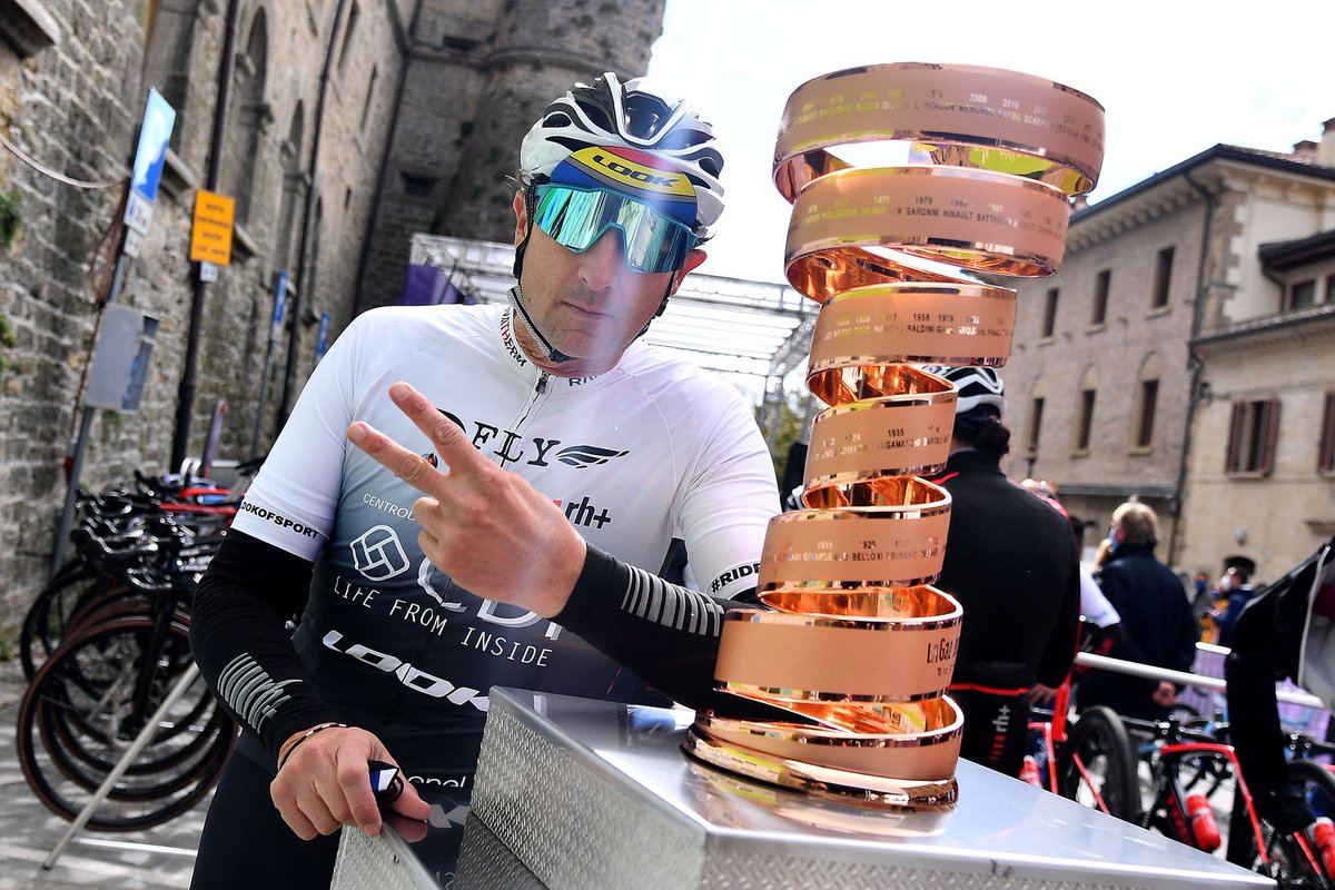 Vuoi vivere il sogno di partecipare ad una tappa del #GiroE ⚡️sulle stesse strade del <a href="/giroditalia/">Giro d'Italia</a> 🇮🇹? 

Inviaci la tua richiesta di partecipazione a questo indirizzo mail 📩: flycyclingteam@gmail.com per conoscere le modalità d'iscrizione.
-
#FlyCyclingTeam