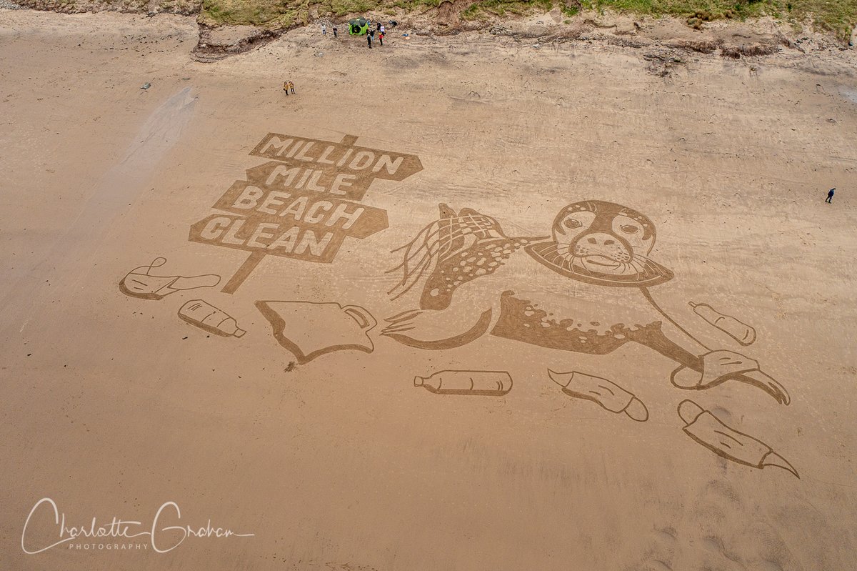 MadCowFudge's tweet photo. #surfersagainstsewage #sandinyoureye #Caytonbay #YorkshireCoast #Yorkshire #UK #Drone #sandart https://t.co/kTdazZnmD1