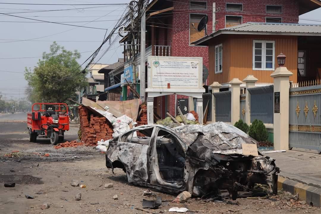 The situation in #Kale today, after the terrorist group violently demolished the #Tahan strike at about 5:00 a.m. on April 7, with heavy weapons and frag grenades. Yesterday, there were at least 12 deaths.
#MarchingShoesStrike 
#Apr8Coup
#WhatsHappeningInMyanmar