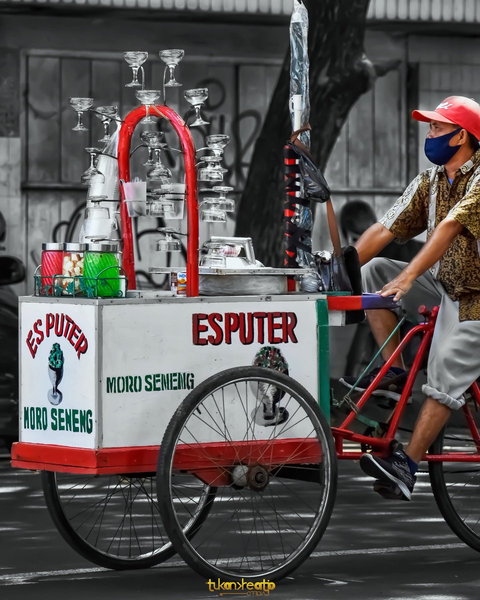 pickyfork's tweet photo. RT @pickyfork: RT @kabarmalang: RT @tukankreatip147: #ice #traditional #art #drink #food #esputer #jawatengah #photography #Explore #malangraya #streetphotography #editor #2021 https://t.co/ABLmp6f1lc