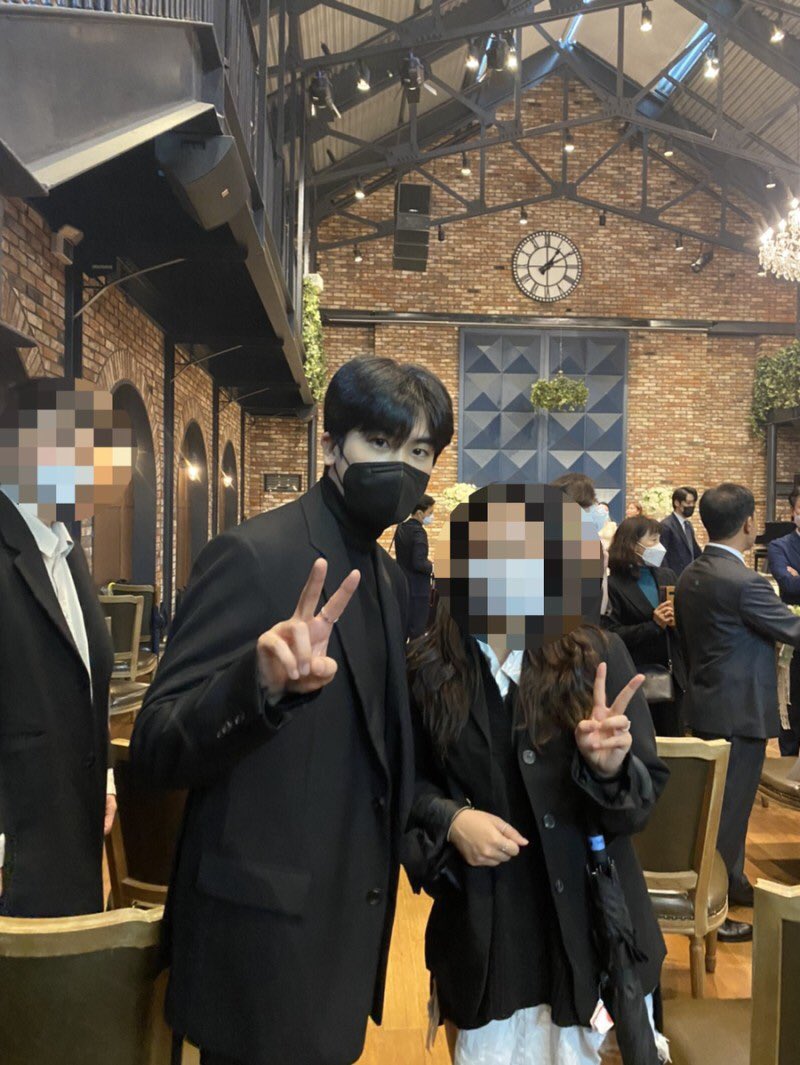 HS_OB_'s tweet photo. 형식이 사촌 결혼식 갔구나ㅠㅠㅠㅠㅠㅠㅠㅠㅠㅠㅠㅠㅠㅠㅠㅠㅠ https://t.co/5VThrg4UcF