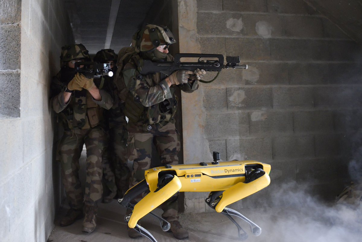 verge's tweet image. The French army is testing Boston Dynamics’ robot dog Spot in combat scenarios trib.al/vagQuqt