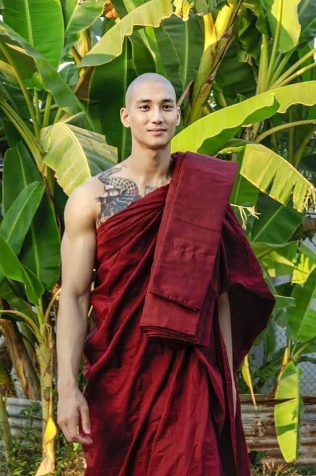 MoeThuZarLin2's tweet photo. Myanmar's most famous actor Paing Takhon has been detained by the military at 5am in this morning! Just because of he protested against the military and support the civilians.

#whatishappeninginmyamar 
#SaveMyammar https://t.co/IkKEBDC5jV