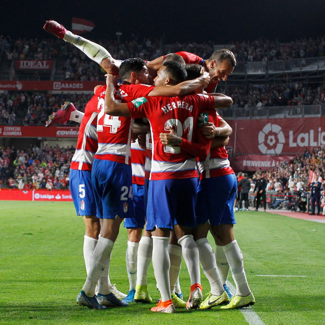 LaLigaenDirecto's tweet photo. 8 de abril de 2006 > Torredonjimeno 1-0 Granada en 3a

15 años después... 

8 de abril de 2021 > Granada - Manchester United en 1/4 de Europa League

¡¡¡LLEGÓ EL DÍA!!! ❤️❤️❤️❤️ https://t.co/JGoTfEq4XF