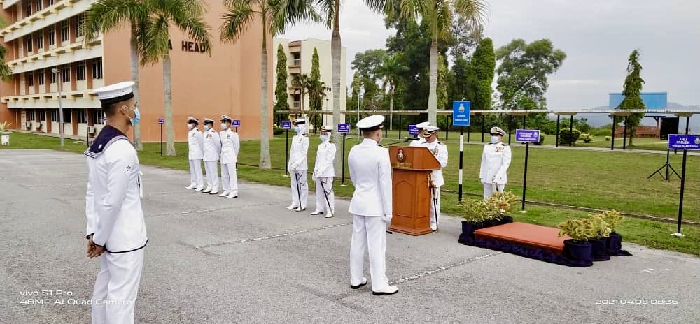 Kemuliaan. Kesetiaan.
Keberanian. Kebanggaan.

Majlis Perbarisan Ulung Pegawai Memerintah Wisma Samudera yang telah disempurnakan oleh Kdr Nor Azmi bin Md Yunos TLDM, Pegawai Memerintah Wisma Samudera pada pagi ini. #sediaberkorban 

<a href="/tldm_rasmi/">Royal Malaysian Navy</a> <a href="/MkPLTLDM/">RMN HQ LNB Official</a>