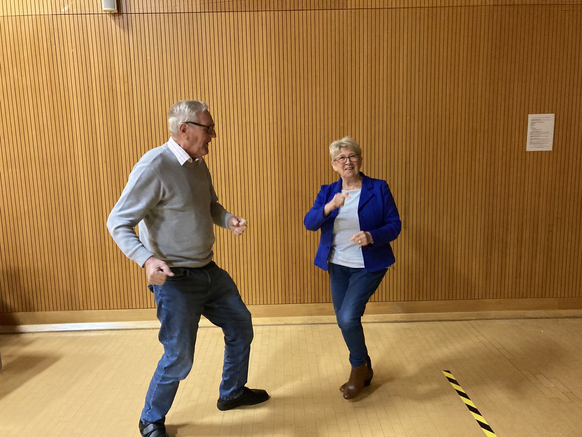 DATeesside's tweet photo. Great double dementia friendly support session hosted by @ActesTrust on Wednesday 7th . Lots of energy and smiling faces - the person on video screen for one of dances is - Ruby Murray 🤨@ABMiddlesbrough @lovembro @EmmaMcInnes32 @HwMiddlesbrough https://t.co/tYRAbJ2xFO
