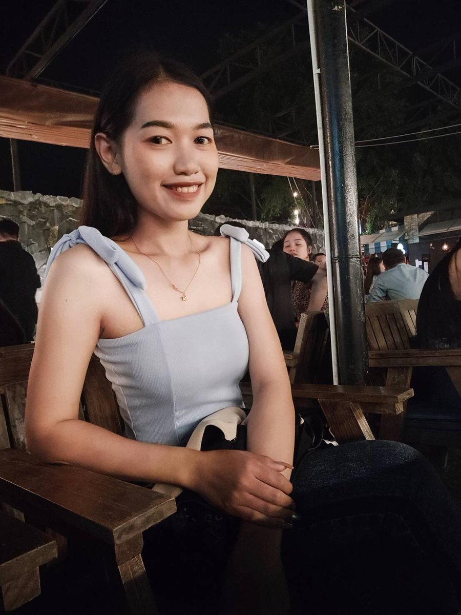 Patchara_03's tweet photo. ยืนตรงไหนถึงจะมีค่า https://t.co/XKrNPJrdBD