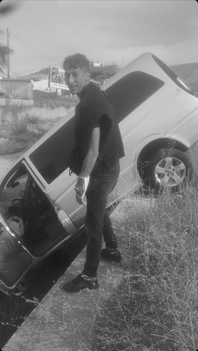 mrrrrco__'s tweet photo. my grandfather after crashing his car trying to scape from fascists on the spanish border (1939) https://t.co/eZWgeMQhgb
