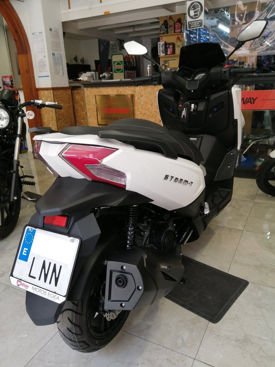 MotosEgea's tweet photo. ¡¡Sigue creciendo la familia @WottanMotor en #Almería !!. Entregamos otra flamante Storm-T y, como siempre, le damos las gracias a su nuevo propietario por confiar en nosotros para sus nuevas ruedas 👍👍 https://t.co/sXGRC0syVk