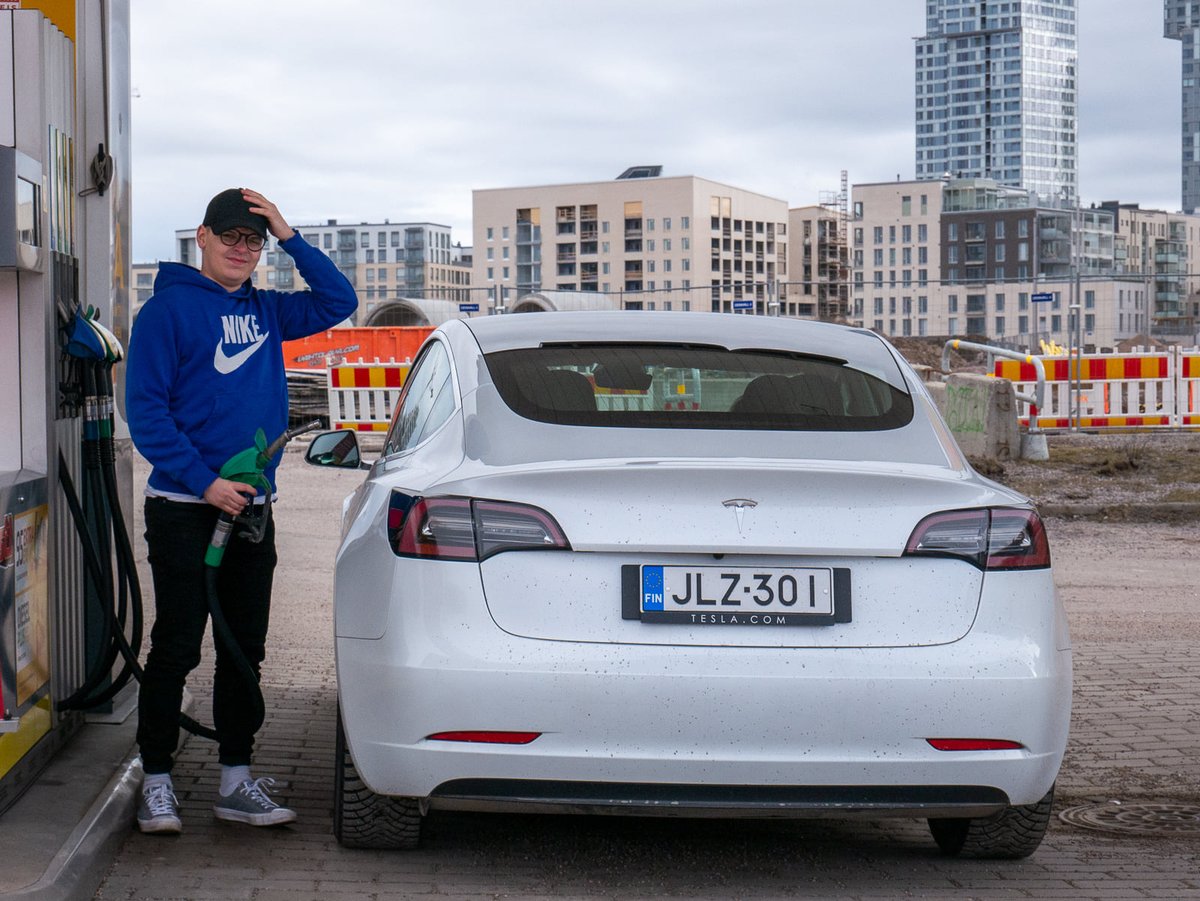 Kummalla puolella se tankki oikein on?

#sähköauto #tesla #vertaisvuokraus #bloxcar #kiertotalous