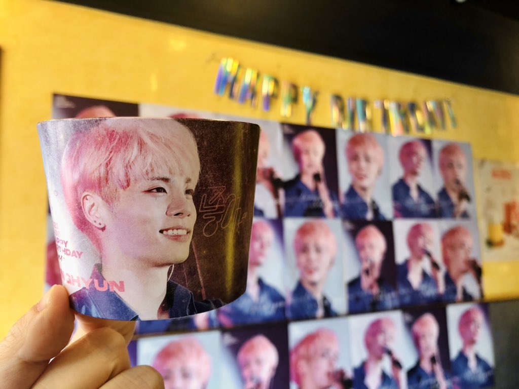 SSWNI525's tweet photo. 210408 🎉해피쫑탄일🎉
따뜻한 봄햇살과 가장 잘어울리는 벚꽃쫑이
가득가득 채워진 컴포즈커피 신사점💕
마지막 포스터까지 겟하구
기쁜 마음을 담아 소중히 머물다 갑니다❤️

@shuca_bot @kin_718 
이벤트와 사진 정말 감사드려요🙇🏻‍♀️

#블링블링_종현아_생일축하해
#Happy_jjong_Day https://t.co/1qVLbMI5vY