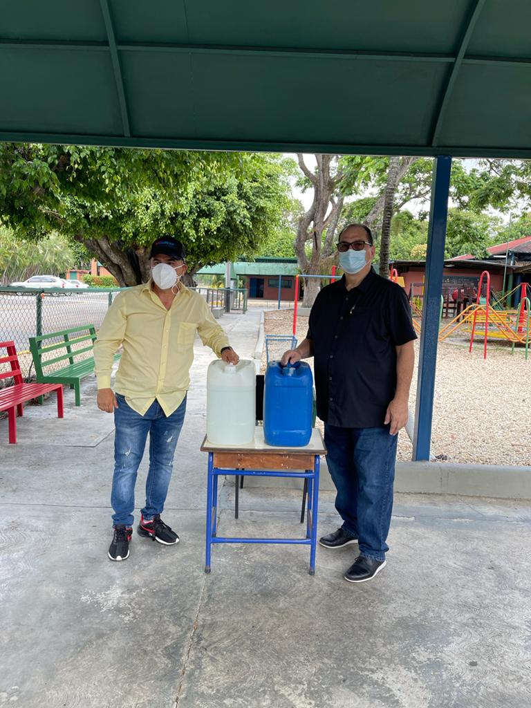 ColegioIDEA's tweet photo. Jornada de #Sanitización
El día de hoy se llevó a cabo una jornada de sanitización como parte de las medidas tomadas por la institución para la prevención del #COVID19. Agradecemos al Sr. Antonio López, representante de #1erGrado, quien realizó la donación
https://t.co/6k9IAe52Sm https://t.co/t4AYq7laP1