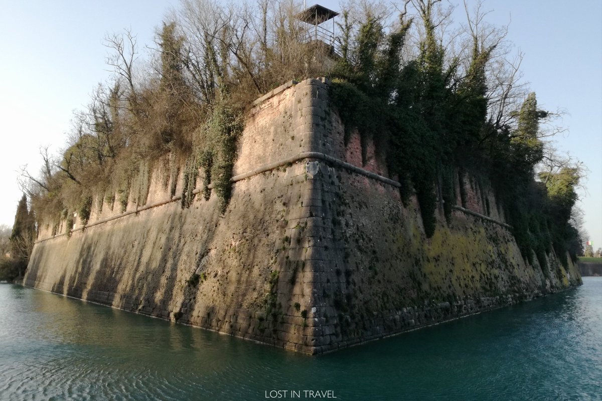 LostInTravel_nv's tweet photo. Fortezza di Peschiera e lago di Garda. 

#Verona #Garda #Italy #bike #Veneto 

Peschiera fortress and Lake Garda.

🚲🌞⬇️
https://t.co/ZfRd7jxVge https://t.co/6VsW2bF9UY