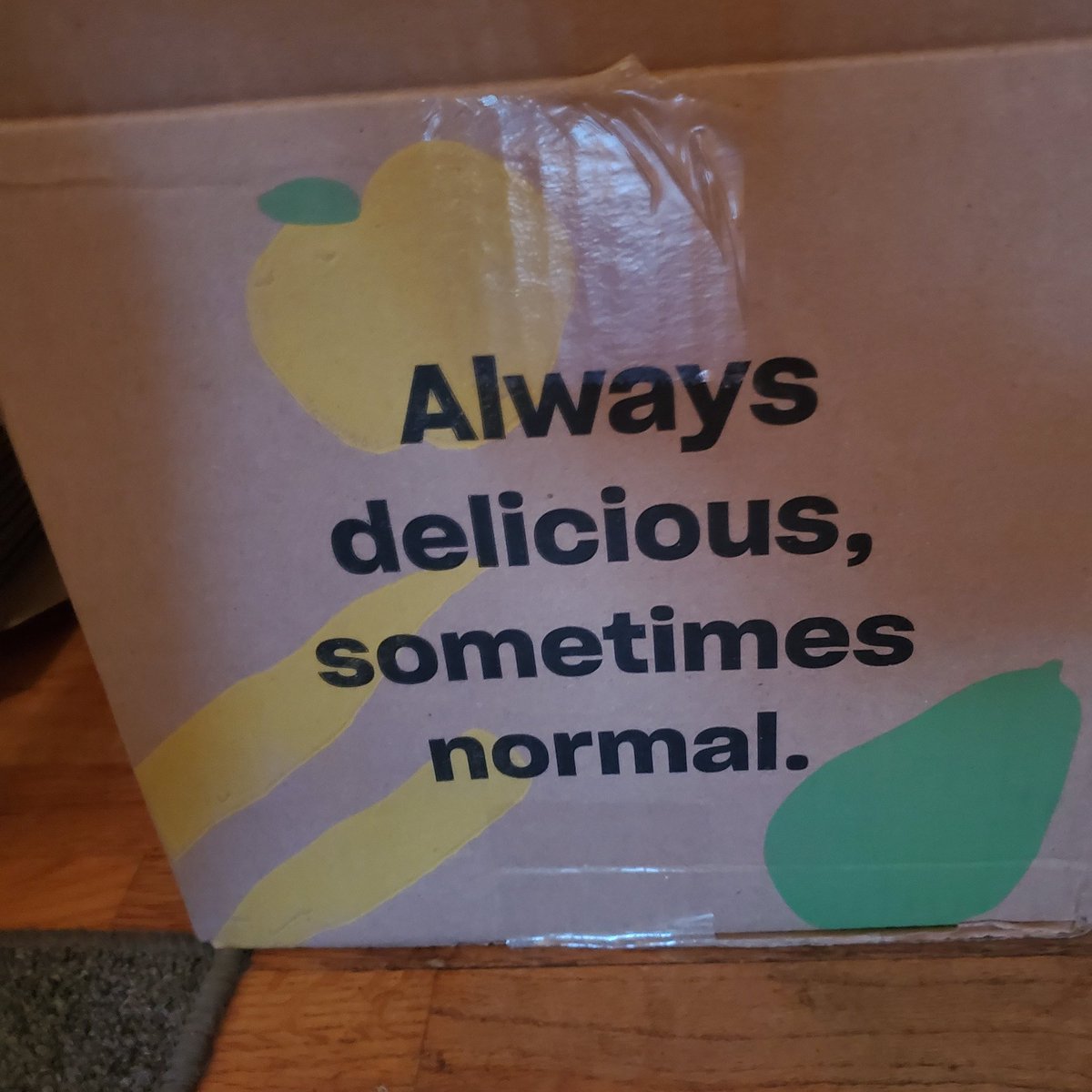 jenna7818's tweet photo. #howdidtheyknow #mydelivery @misfitsmarket 🤣🤣🥕🥦🥝🍎 https://t.co/tiUKE6zetX