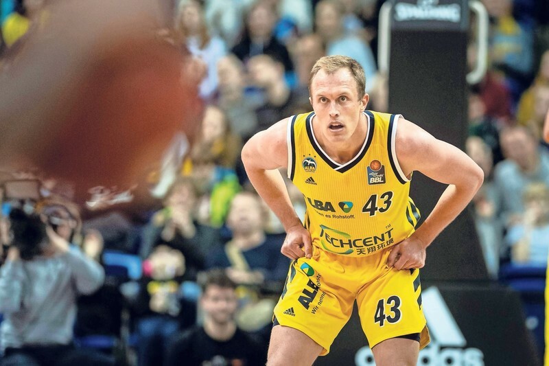 Tonight, ALBA Berlin will play their last match of the season in the  #Euroleague   against Crvena Zvezda. As a small tribute, we are looking into the story of one of the fan`s favorites: Luke Sikma.Where and how did his journey start? 1/