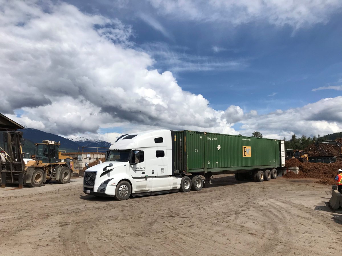 LoadSafe_CB's tweet photo. Do you know about these 4 documents you need to ship freight across the border? https://t.co/LVlGu3GaN8 https://t.co/3rfLQHhSN7