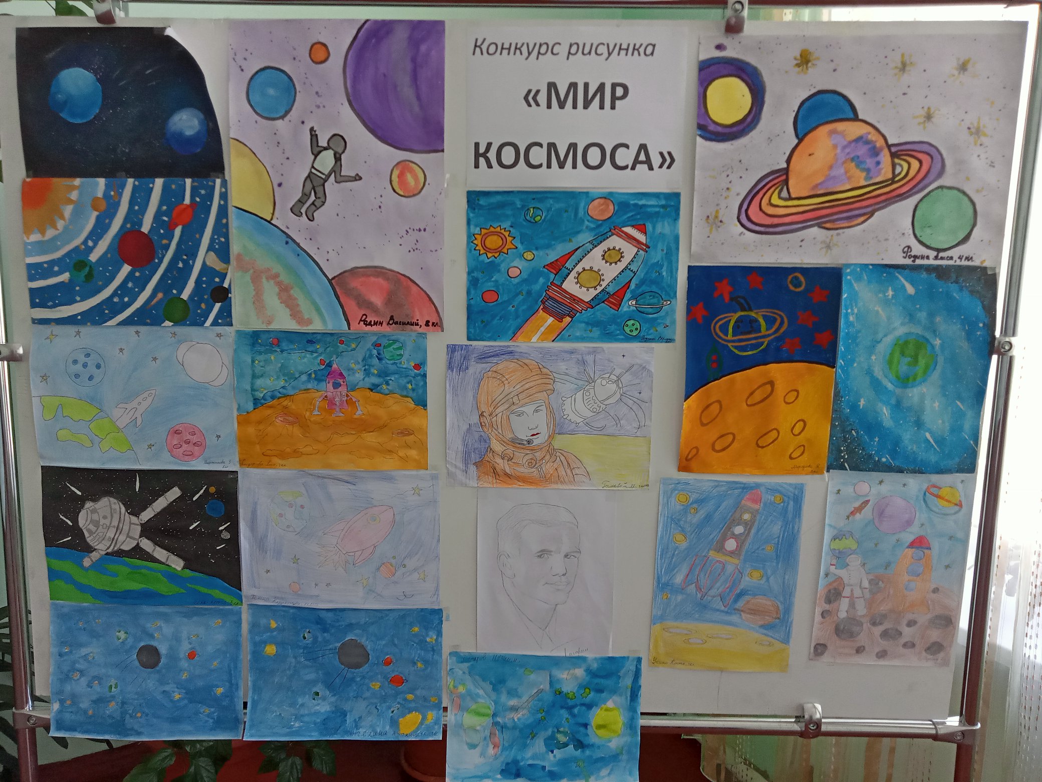 Выставка рисунков посвященная Дню космонавтики