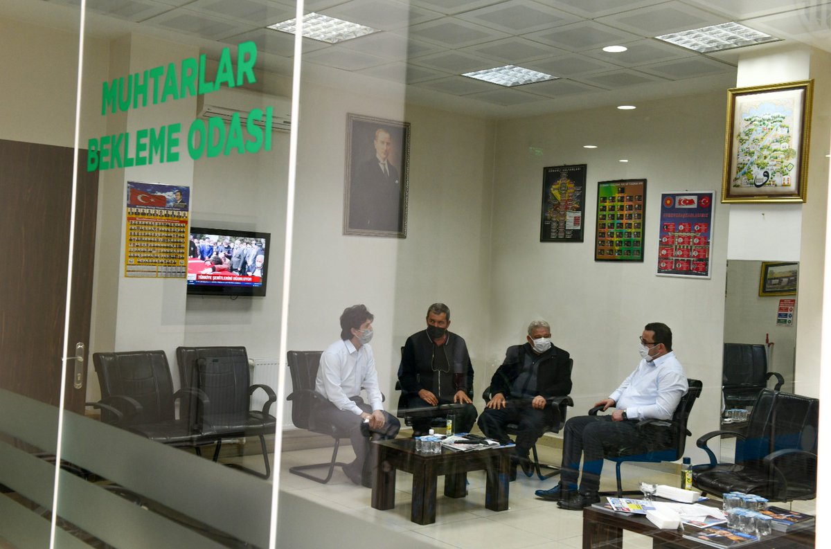Muhtarlarımızla birlikte istişare etmeye, üretmeye, hizmet etmeye devam ediyoruz. 131 mahallede sorunsuz ve eşit hizmet seferberliği için mücadeleye devam...