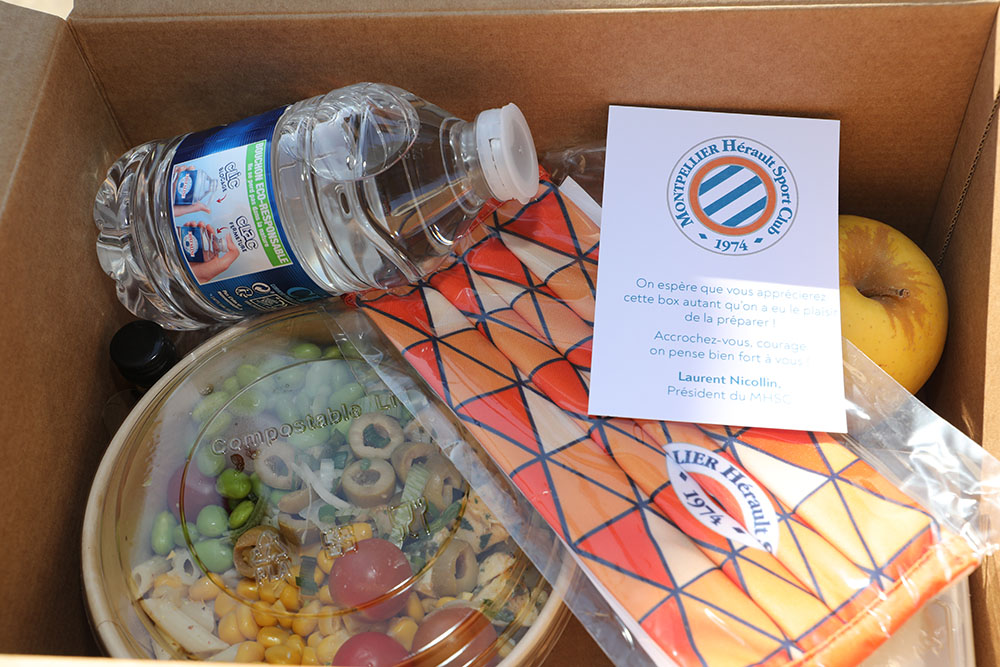 univpaulvalery's tweet photo. PARI RÉUSSI : 300 boîtes repas écoulées ce matin à l' @univpaulvalery
#Merci à @FondsOrangeBleu, @MontpellierHSC, @GROUPENICOLLIN  pour leur initiative solidaire.
#SoutienEtudiants #solidarite https://t.co/o2iPW3zLOe