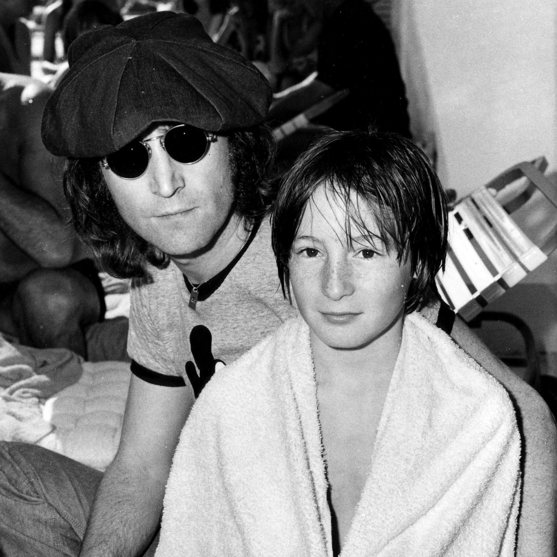 HAPPY BIRTHDAY, JULIAN LENNON! Hoppy Birdy   