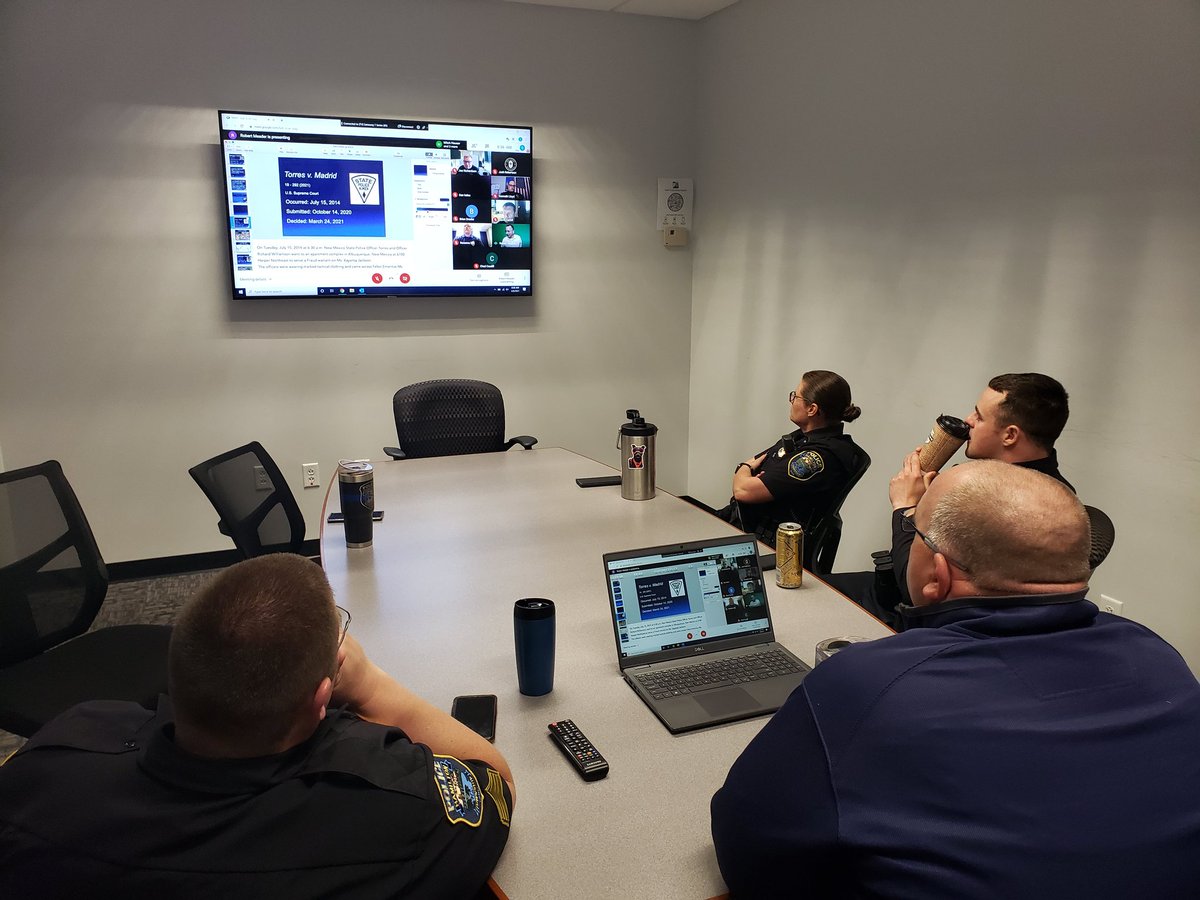 ChiefShughes's tweet photo. Some of our dayshift officers (and me) tuned in to @ObjectivelyRea this morning, getting an update on search &amp; seizure, use of force case law, and more! ⚖ #hardestjobinAmerica #LearningIsKnowledge #knowledgeispower 
#police #Training #Leadership https://t.co/gM08ciSEGU