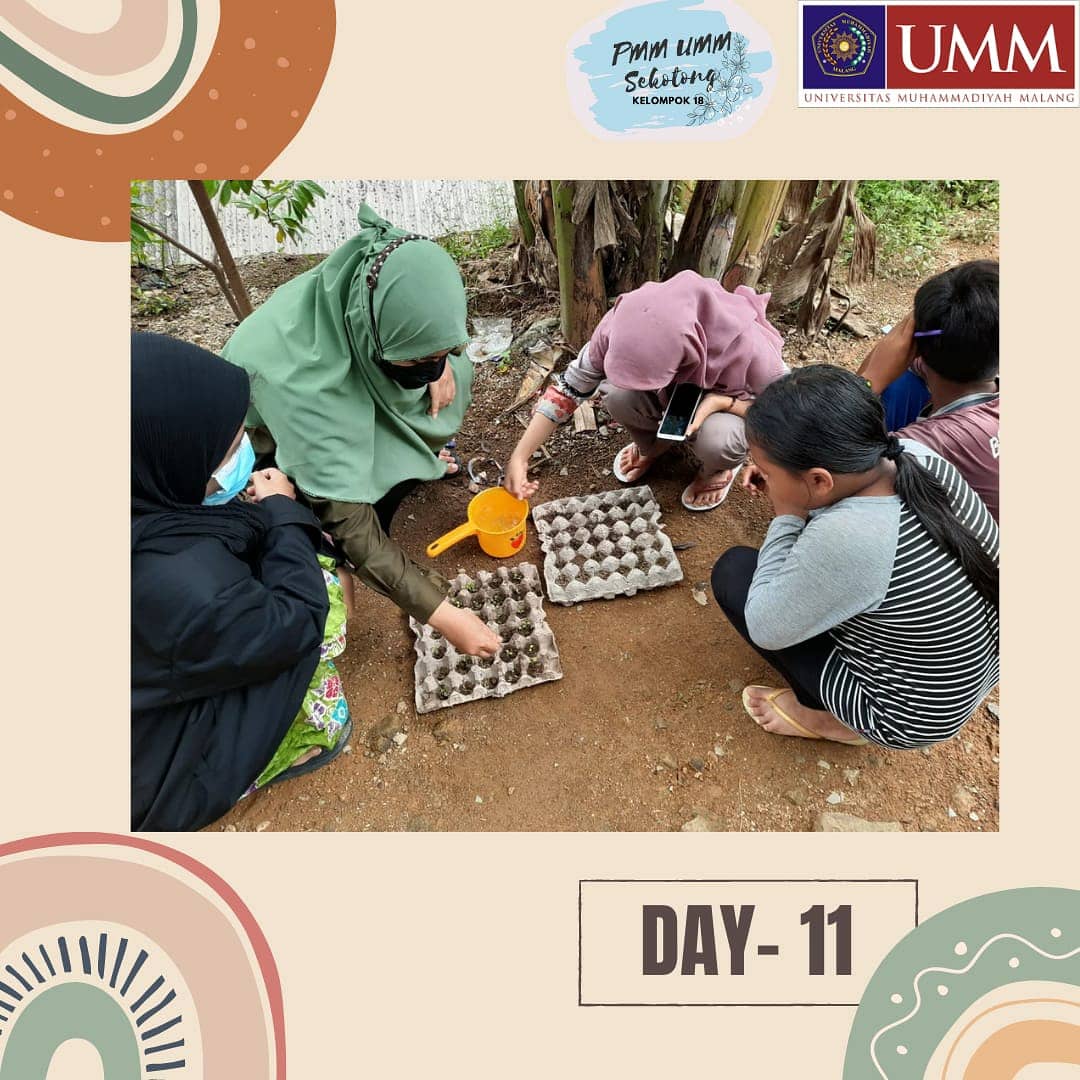 PSekotong's tweet photo. Assalamualaikum 
Hola temen-temen 👋😀
.
Agenda kita hari ini, tanggal 8 april 2021 adalah edukasi tanaman kesehatan dan pemantauan bibit tanaman kesehatan gelombang dua yang dilakukan oleh remaja Desa Taman Baru.
.
#UMMCAMPUS
#PMMUMM
#DPPMUMM https://t.co/Ir22aLYbPV