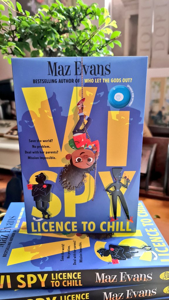 OnjaliRauf's tweet image. Right gorgeous ones. Before #ramadan hits, I have ten DELICIOUS copies of @MaryAliceEvans' #ViSpy ready to drop onto bookshelves, Mission Impossible style! Simply lmk why you'd like a copy by midnight tomorrow, & I'll select at random! Thank you @NewhamBookshop for arranging 😘