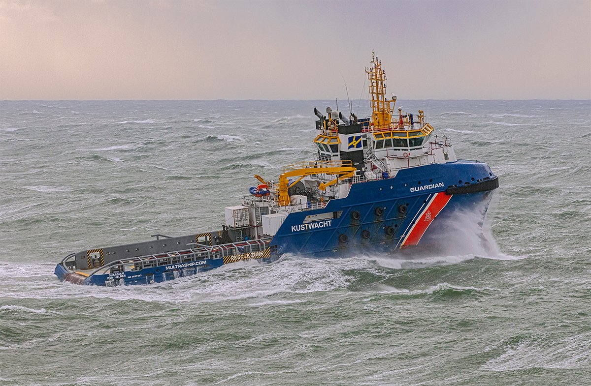 FlyNLflag's tweet photo. On Apr 6 mv Escape started circling at +/- 9 NM North of Vlieland due to rudder malfunction. The NL Coastguard ordered safety tug Guardian to assist. After towing the vessel to a safe position another tug took over to continue to Rotterdam ➡️ https://t.co/auj1WoG4Nb 👍#NLflag https://t.co/4M3qiHHZNx