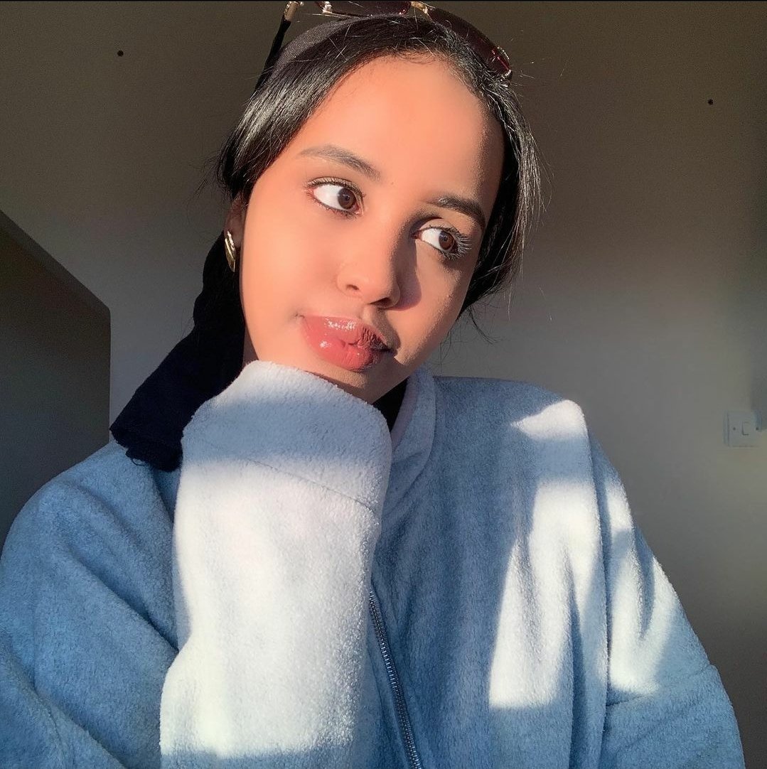 Walax_Walax's tweet photo. Girls just wanna have sun 🌞 https://t.co/rqO2DObeqB