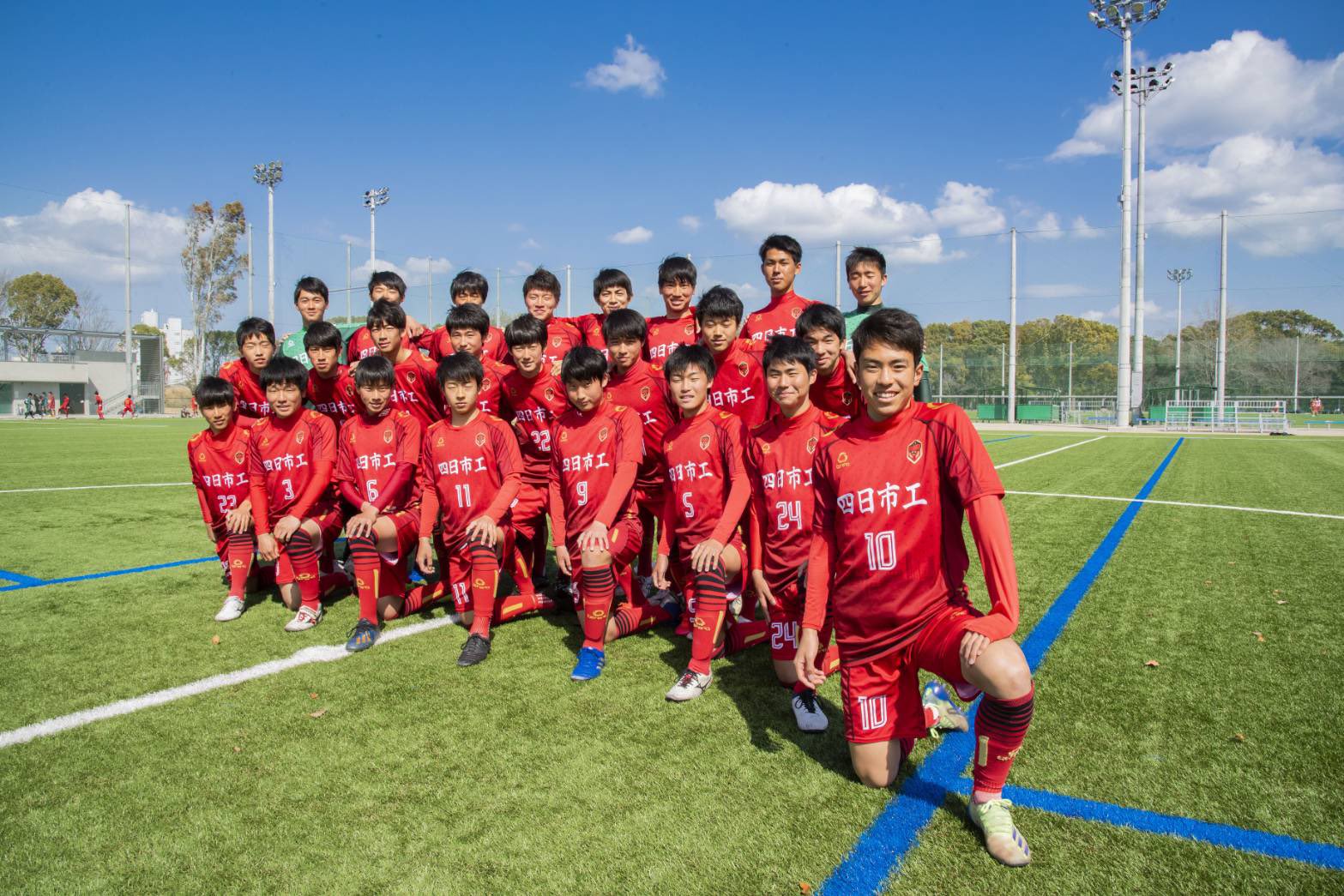 Standard愛知 次号 Standard愛知 は 高校サッカー 特集 昨年23年ぶりに 選手権県予選 で 決勝 に進むなど ライバル四中工に負けじと近年成績を上げている 三重の古豪 四日市工業高校 を紹介します ぜひお楽しみに T Co