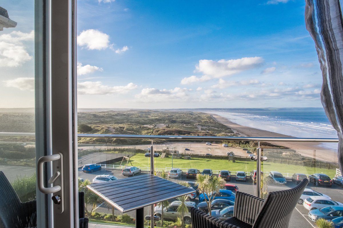 From Monday, our luxury self-catering apartments <a href="/SauntonSandsHot/">Saunton Sands Hotel</a> will reopen, where we still have some limited availability from the 23rd April 🗓 

<a href="/Beach_SideGrill/">Beachside Grill</a> on #saunton beach will also open for alfresco dining &amp; drinks 🍸

Read more 👇

sauntonsands.co.uk/rooms/self-cat…