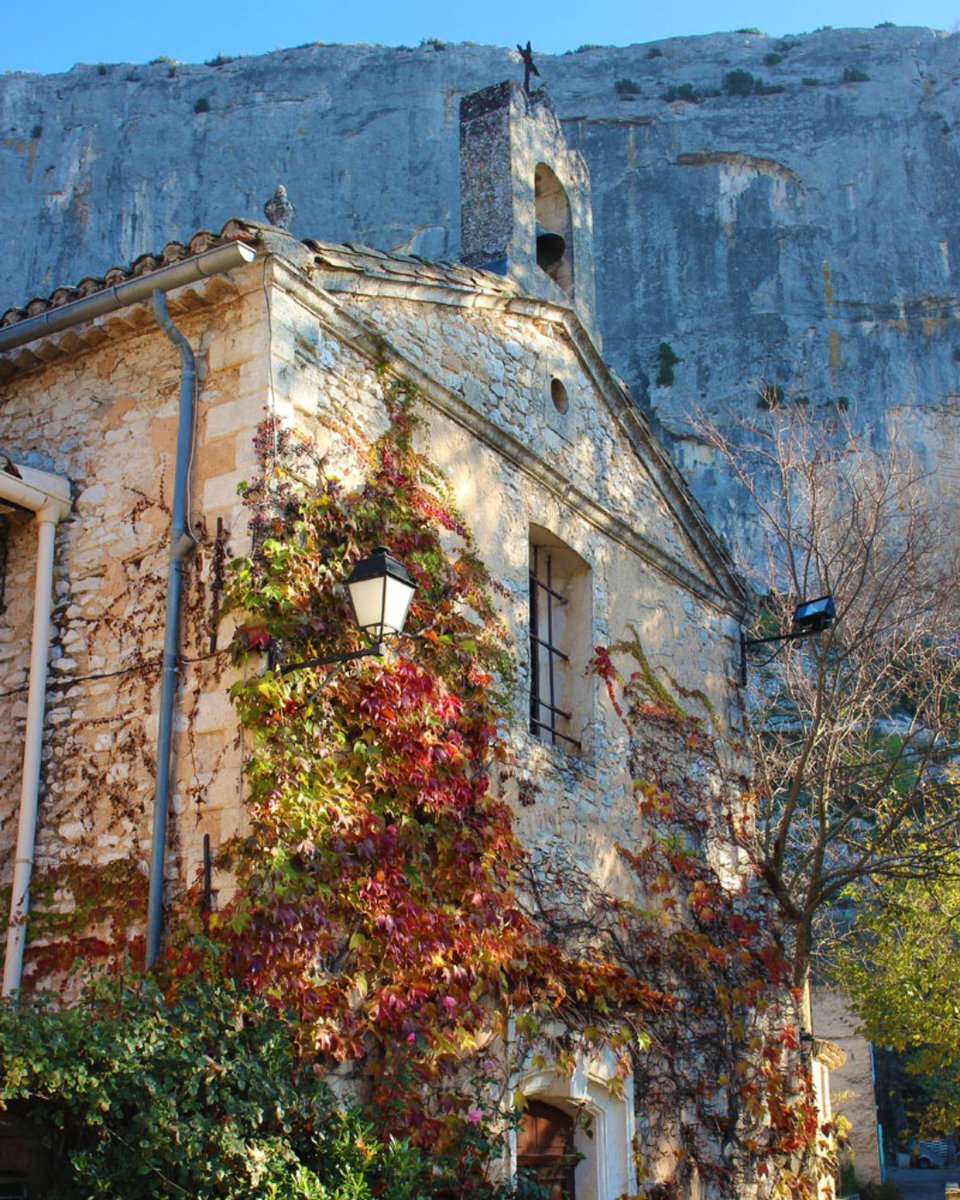 luberonfr's tweet photo. Situé au pied de l'imposante falaise blanche de la Madeleine, Lioux permet de profiter de somptueux paysages 😍
#lioux #tourisme #france #travel #nature #tourism #voyage #vacances #photography #paysage #travelphotography #patrimoine #landscape #luberon #architecture #provence https://t.co/WRt9gMd9Kq