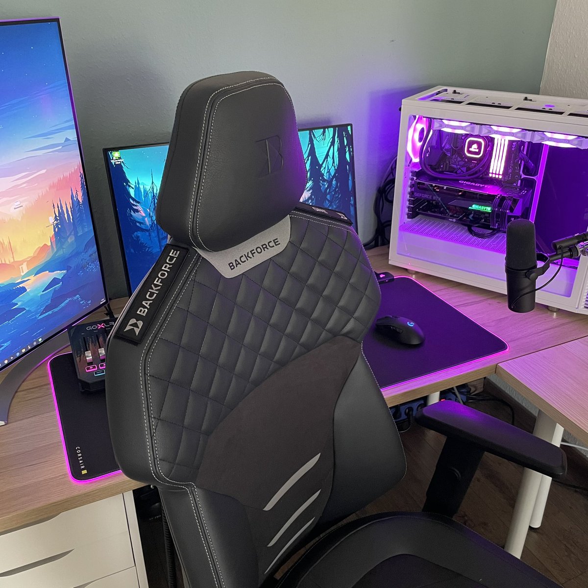 Da ist das Ding. Hammer geil, <a href="/Backforce_gg/">Backforce</a>  wer da Recaro kauft muss mir der riesen Rückenlehne was ganz kleines kompensieren. 😬
