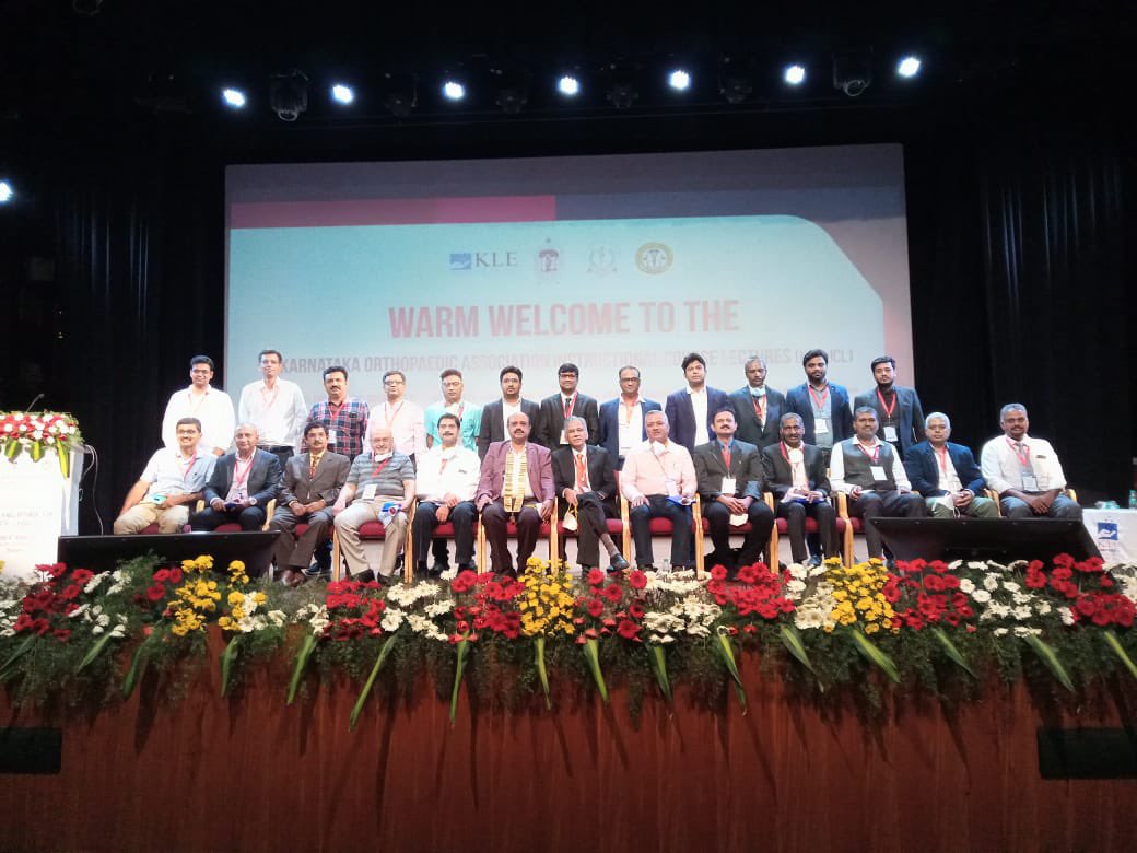 rcrashmi's tweet photo. KLE-Karnataka orthopaedic Association CME, mangoes, coconuts and my first ever live surgery experience! Not to forget I got the jab and it sucks. Eventful week in Bengaluru #cme #AdditiveManufacturing https://t.co/X7QjyQwsg3