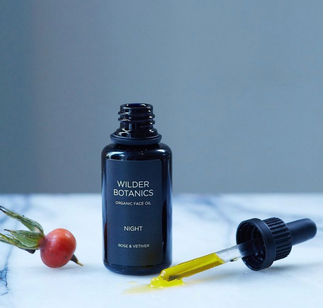 This organic face oil from #wilderbotanics rehydrates and promote cell regeneration whilst you sleep waking up to radiant, glowing, healthy skin.⁠ ⁠ Organic and 100% natural, formulated for all skin types for rested rejuvenated skin.⁠ #OrganicSkincare #Barefashion
