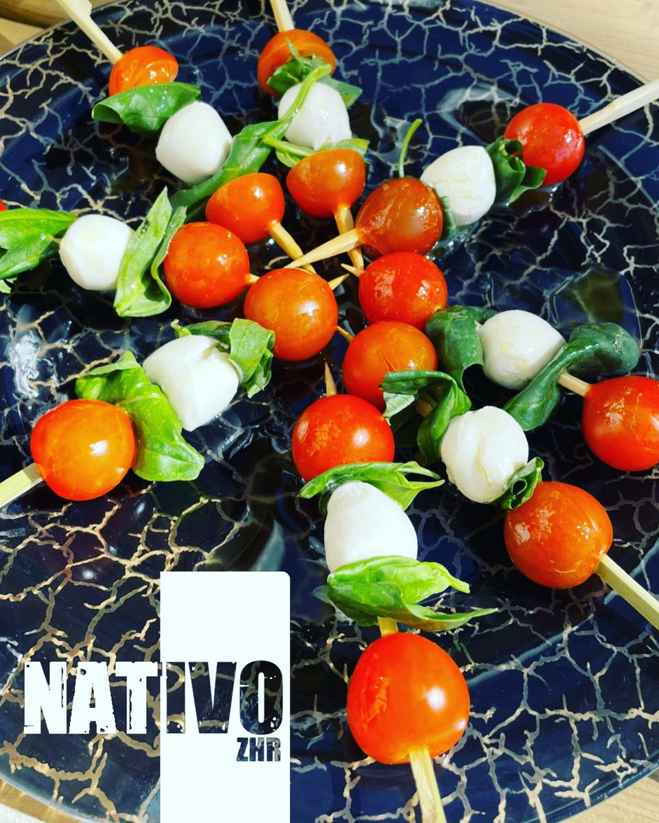 Banderillas Caprese 

#zaharadelosatunes 
#tapas #desayunos #bar
#nativosomostodos 
#instafood #foodies