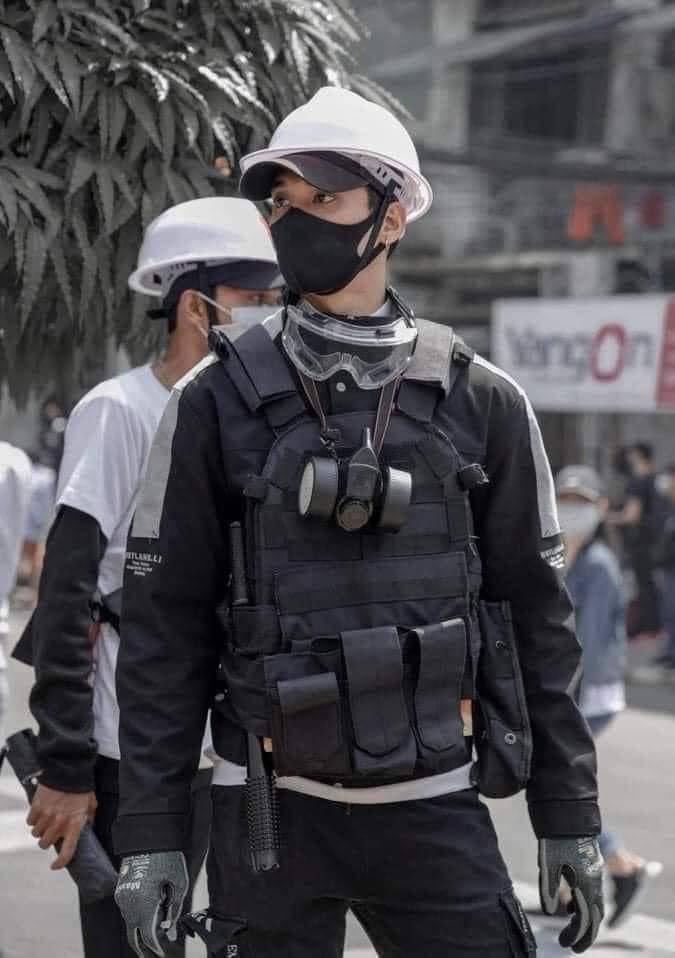Amanda86601340's tweet photo. #PaingTakhon, a famous celebrity in and out of Myanmar, was abducted around 5 am today by 8 military trucks while he was back in Yangon due to his serious health conditions. He was listed warrant for his highly vocal anti-coup activities.
#WhatsHappeningInMyanmar #Apr8Coup https://t.co/6UzCjIAdjn