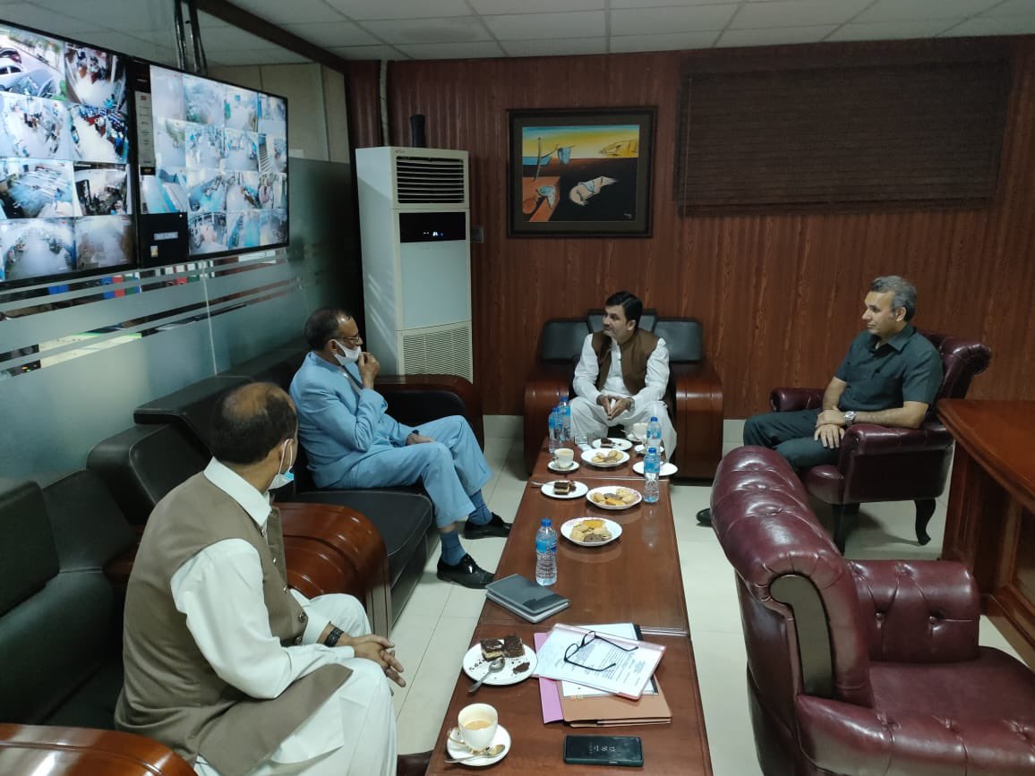asifmemon1980's tweet photo. وفاقی وزیر ریلوے اعظم خان سواتی نے حیدرآباد کے خصوصی دورے پر کوٹری کا مخصوص دورا کیا اور مخصوص ملاقات کی ۔ https://t.co/Ade17B8Hj9