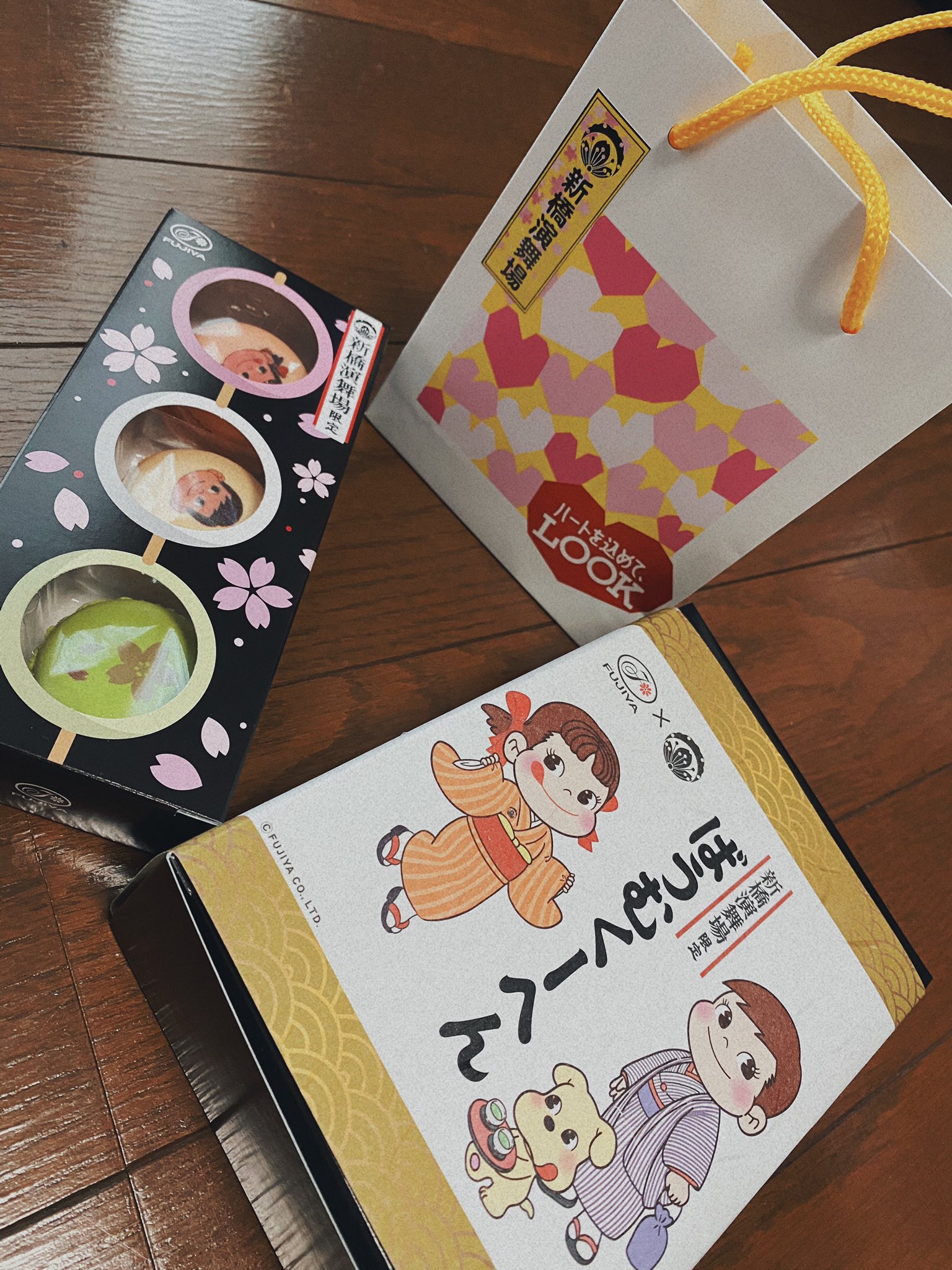 新橋ダンス一こま 滝沢歌舞伎 不二家お菓子揃え Whirledpies Com
