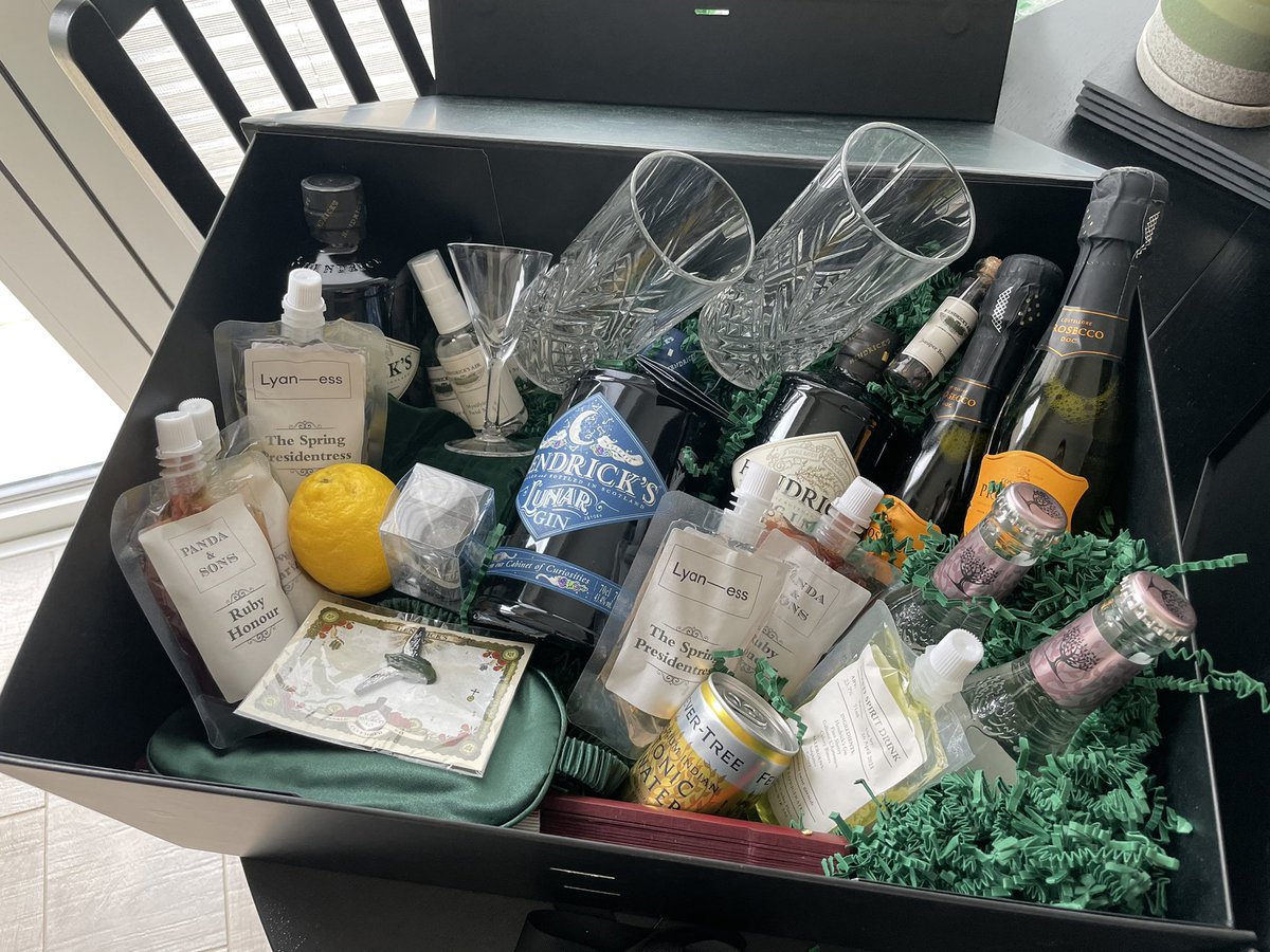 dpdy2k's tweet photo. Anyone else got tickets to the @HendricksGin #HendricksAir event for tomorrow? @MarkyPeee and I sure do :D https://t.co/fBhQIx8Nnp