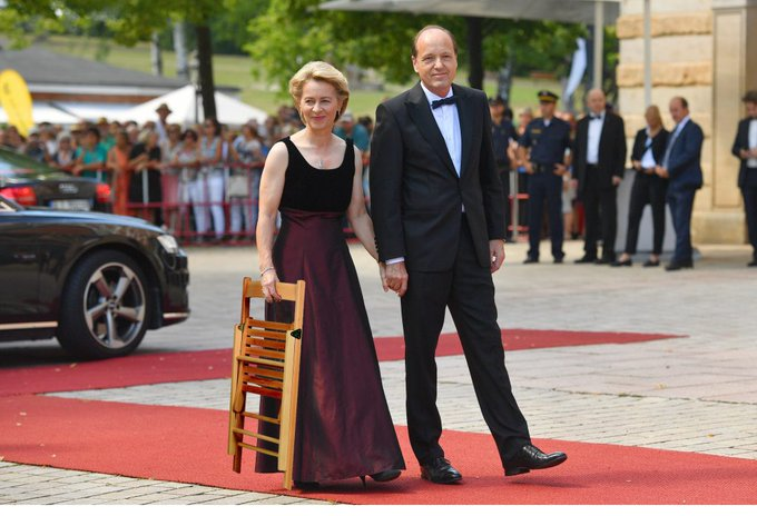 NatCy891's tweet photo. The girl is learning ... ๐๐๐๐ #Erdogan #UrsulavonderLeyen #bringyourownnexttime https://t.co/Zig3u2OmCe
