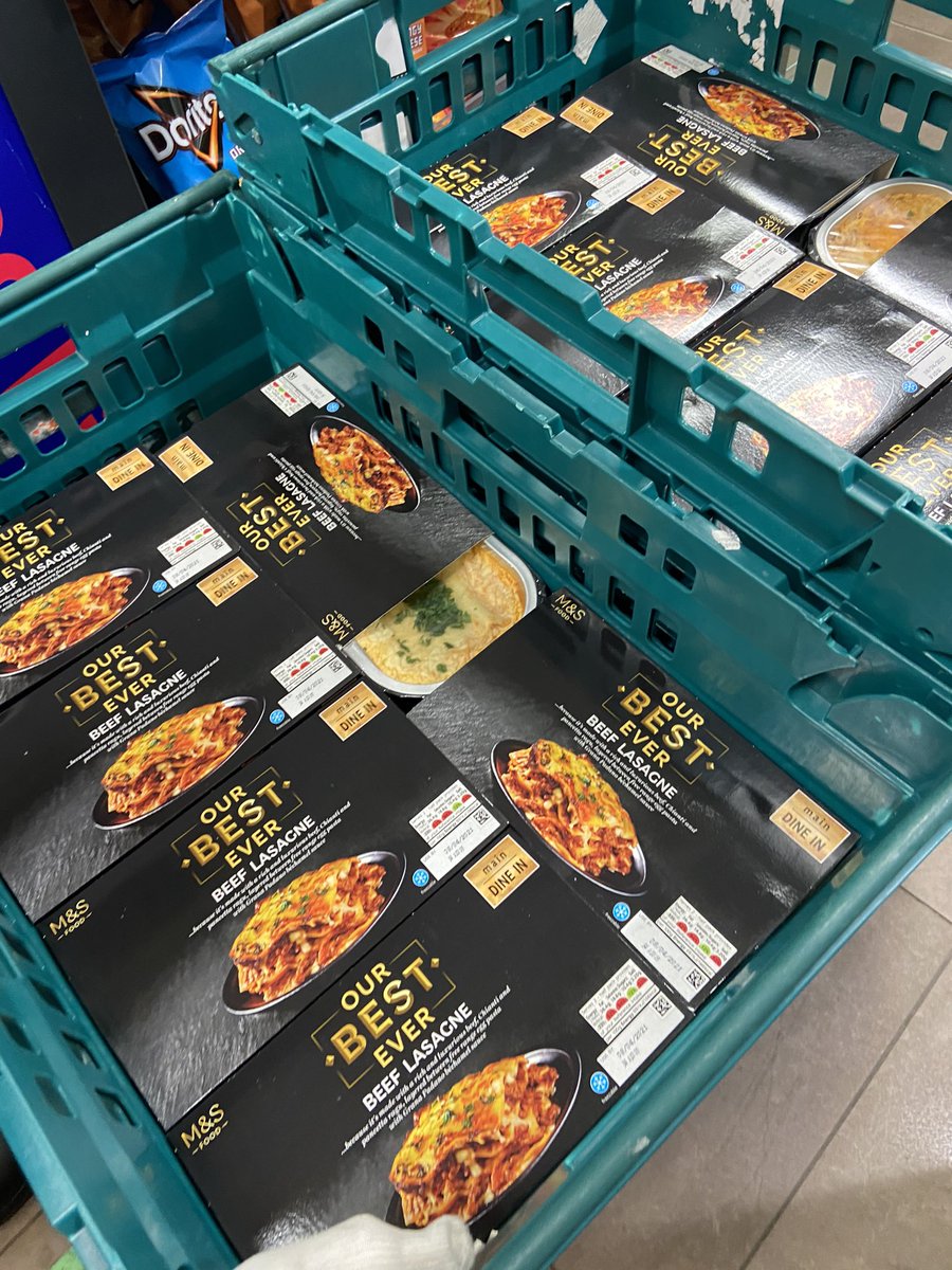 100 @marksandspencer dine in for two lasagnas just collected and shared with grace lodge #homelessstreetangels😇 @ManagerPathway @SimonHodgsonLCC @davepatersonupa @Jillburns @debracoupar