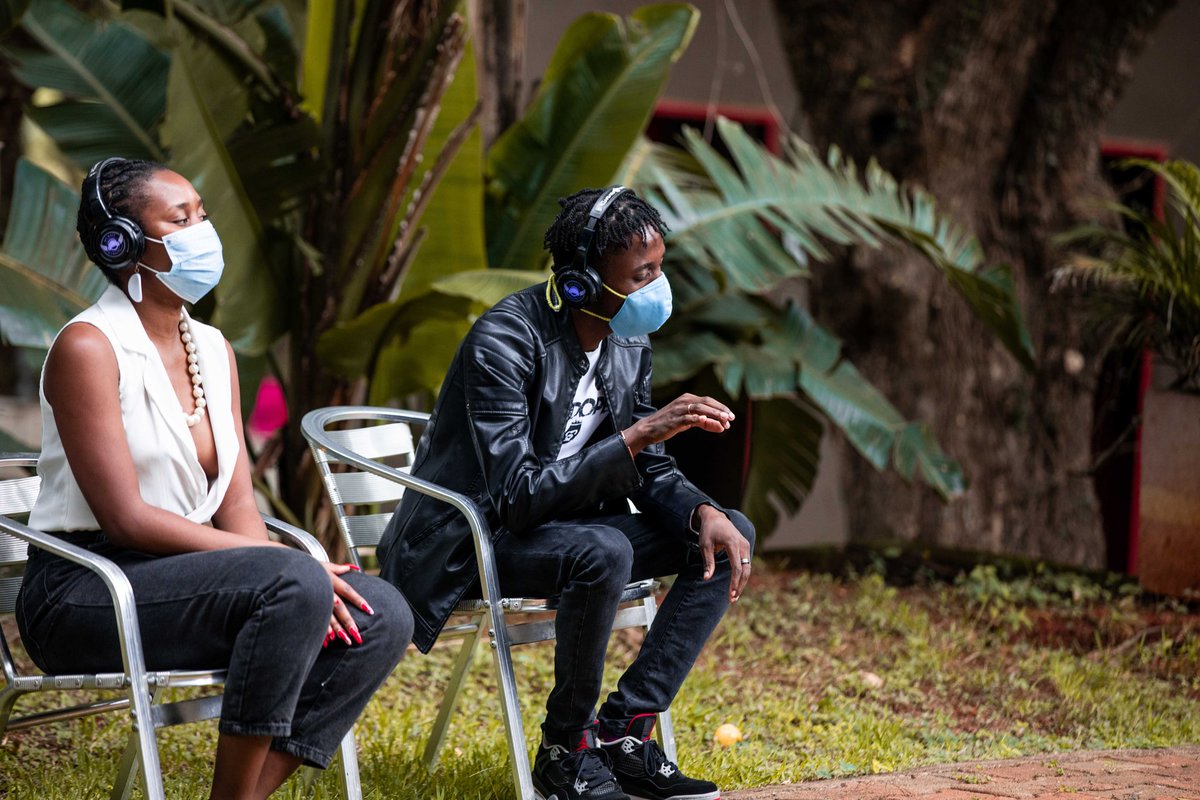 OxygenJl's tweet image. Only good music can make you feel this way.
@OxygenJl #IWasHereAlbum listening session was amazing. 

📸 @shaaq_d 
🏘 @LegendsBackpack 

#JLMovement #TiniTwitter