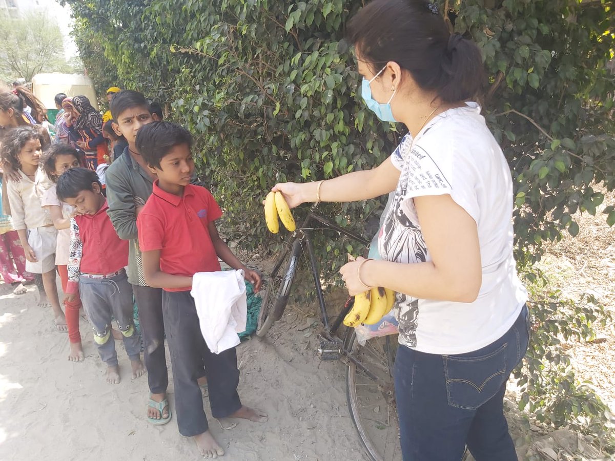 TrustSangharsh's tweet photo. #openawareness #campaign #underprivileged #slum awareness #coronaprevention #fruits distribution campaign @integrityresid2 @myogioffice @OfGzb @UPGovt @PMOIndia @sudhirchaudhary @NCPCR_ https://t.co/EcHjlmLiG5