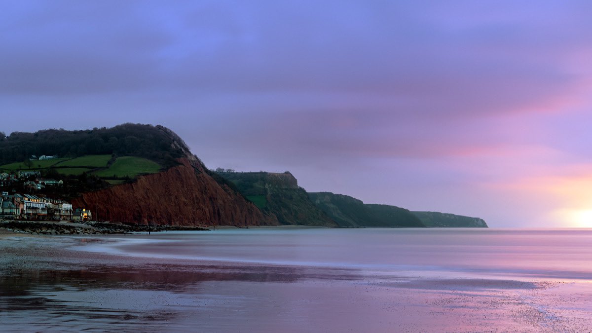 steveandrews12's tweet photo. Good Morning tweeters, following on from yesterdayโs big vista view of Lyme Bay. Today we get a little closer.
Sidmouth Beach at low tide, and a view of the Jurassic Coast as it trails from East Devon into Dorset
#visiteastdevon #visitsidmouth #visitdevon #visitsouthdevon https://t.co/KCjYoP6kz8