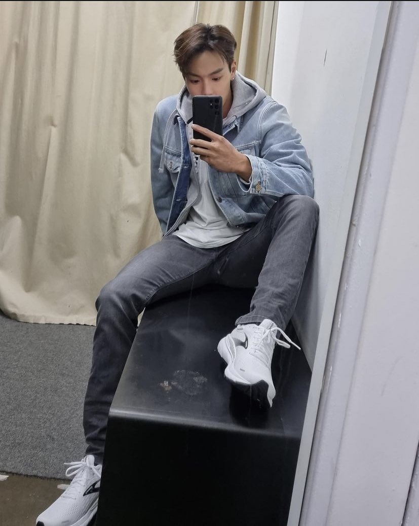 SHOWNU_FR's tweet photo. [INSTAGRAM] 070421

Shownu a posté des photos sur Instagram ! 

"#Brooks #Pub @/brooksrunningkr" 
(1/2)

📎 https://t.co/v6QyaNEDNo

🇬🇧 Mwonhsta 
🇫🇷 #Capuce https://t.co/ksfBVYuFUr