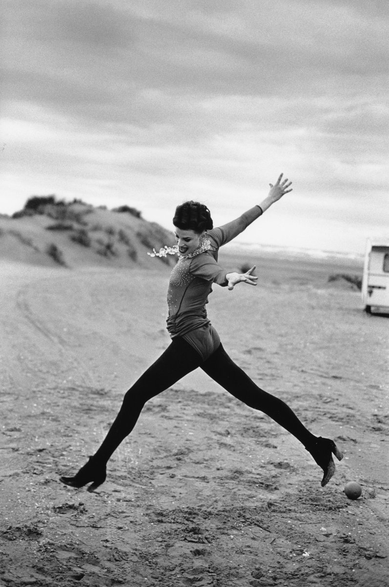 peterlindbergh's tweet photo. Kristen McMenamy, Beauduc, 1990
#LindberghStories #KristenMcMenamy #vogueparis #beauduc https://t.co/qbDxBuo05Y