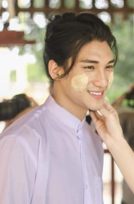 Mine7856's tweet photo. "ไป่ ยืนหยัดเพื่อประชาธิปไตย
ต���อสู้เผด็จ ต่อต้านรัฐประหาร"
สุดท้ายใครช่วย ไป่ ได้บ้าง 😭
ขอให้ ไป่ ปลอดภัย
ขอให้ ไป่ หายไวไว

#WhatsHappeningInMyanmar
#Apr8Coup
#freePaingTakon https://t.co/Onfj1qqtS9
